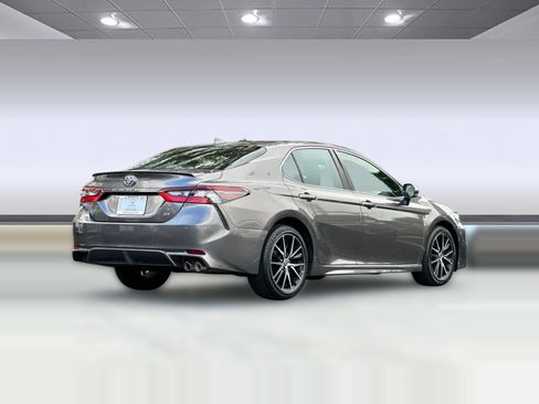 Used 2021 Toyota Camry SE image 8