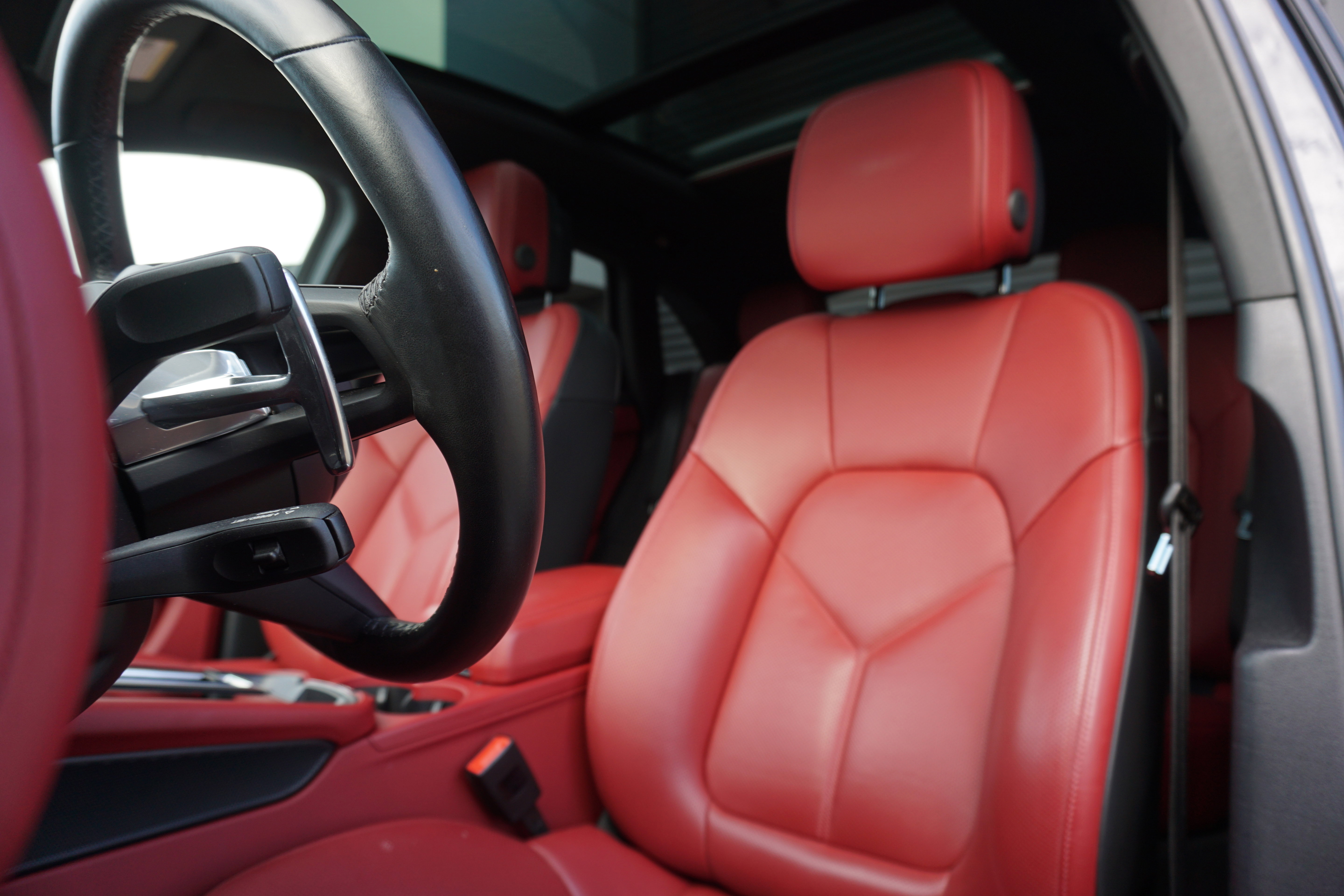 Certified 2023 Porsche Macan S AWD/4WD image 5