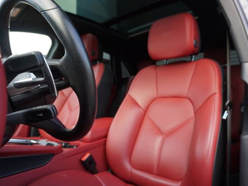 Certified 2023 Porsche Macan S AWD/4WD image 5