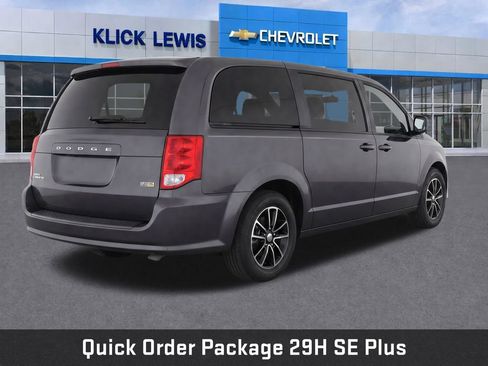 Used 2018 Dodge Grand Caravan SE FWD image 8