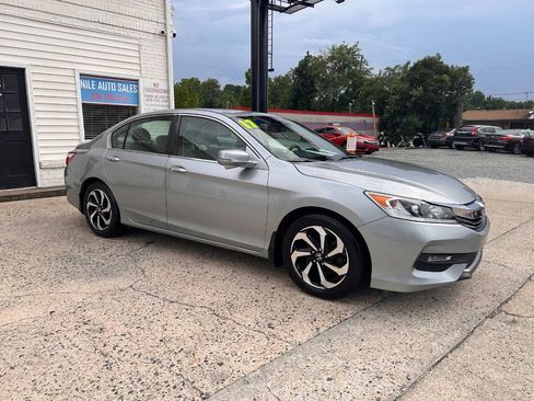 Used 2017 Honda Accord EX-L image 7
