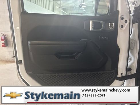 Used 2021 Jeep Gladiator Sport image 13