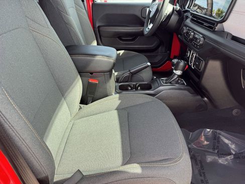 Certified 2025 Jeep Wrangler Sahara w/ Safety Group image 9