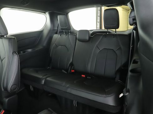 New 2026 Chrysler Pacifica Select image 28