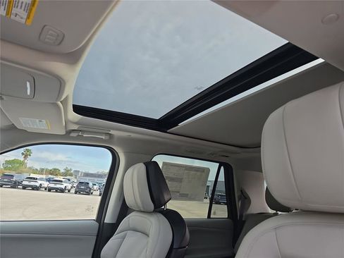 New 2026 Lincoln Navigator Reserve w/ Jet Appearance Package image 24