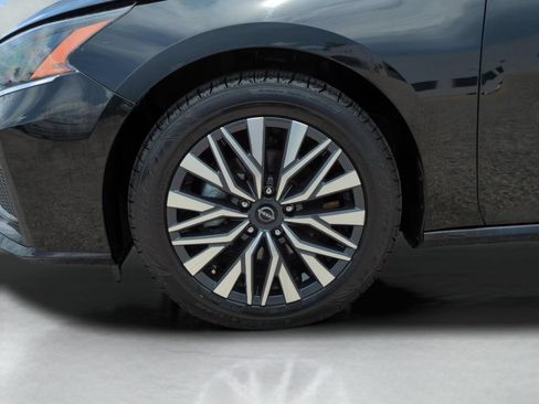 Certified 2024 Nissan Altima 2.5 SV FWD image 24