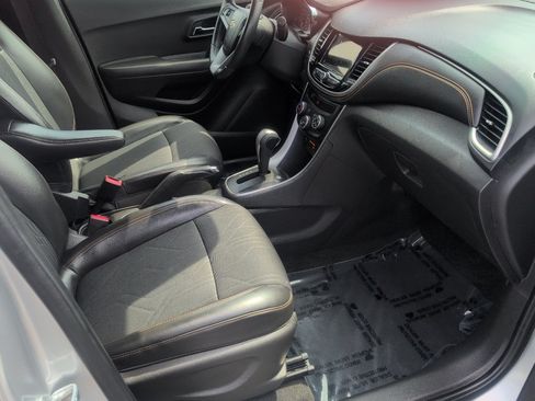 Used 2019 Chevrolet Trax LT w/ LT Convenience Package FWD image 23