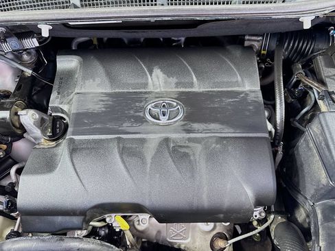 Used 2013 Toyota Sienna XLE FWD image 39
