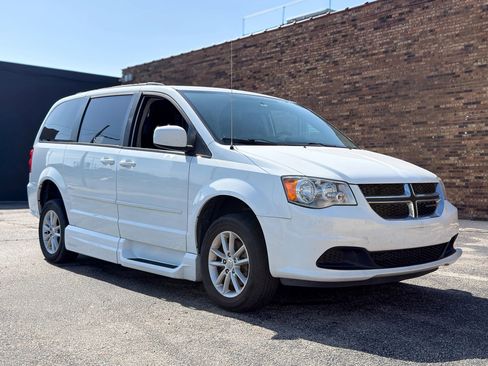 Used 2015 Dodge Grand Caravan SXT FWD image 1