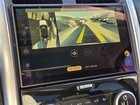 Used 2023 Land Rover Discovery S image 22