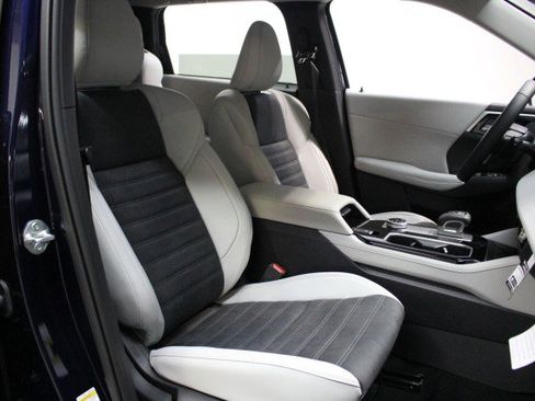 New 2025 Mitsubishi Outlander SE image 19