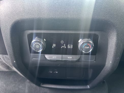 Used 2026 Chevrolet Traverse LT FWD image 23