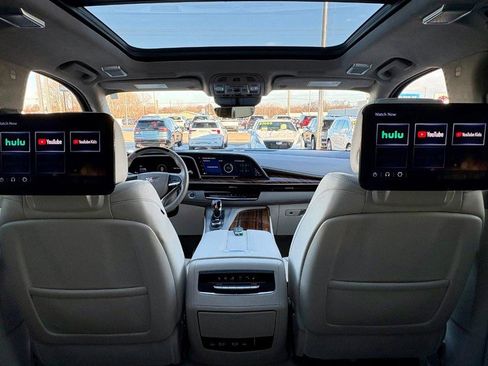 Used 2023 Cadillac Escalade Sport Platinum image 17