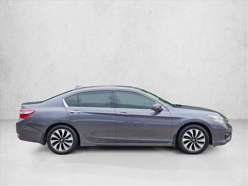 Used 2017 Honda Accord Touring image 4