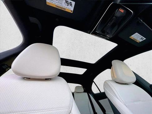 Used 2025 Mercedes-Benz C 300 Sedan image 17