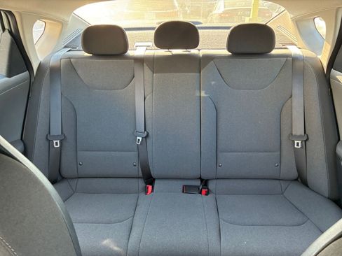 Used 2025 Kia K4 LXS image 37