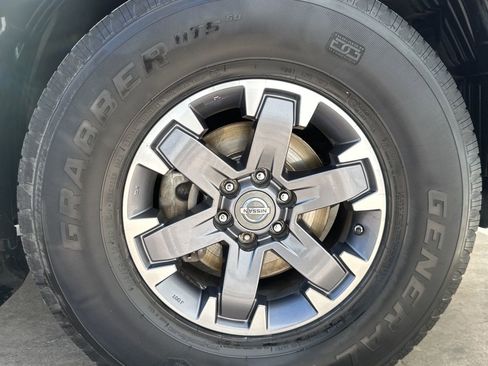 Used 2014 Nissan Frontier PRO-4X w/ Pro-4x Luxury Package image 27