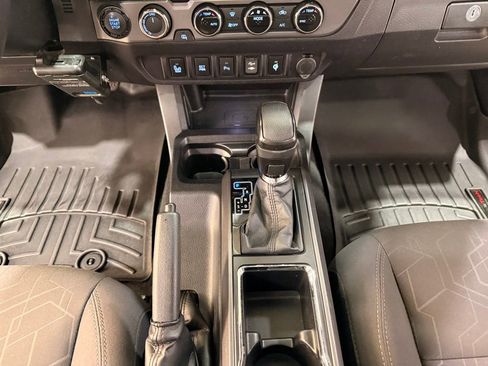 Used 2017 Toyota Tacoma TRD Off-Road image 22