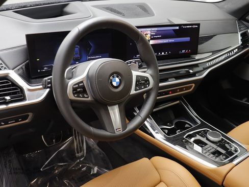 Used 2025 BMW X7 xDrive40i w/ M Sport Package image 6