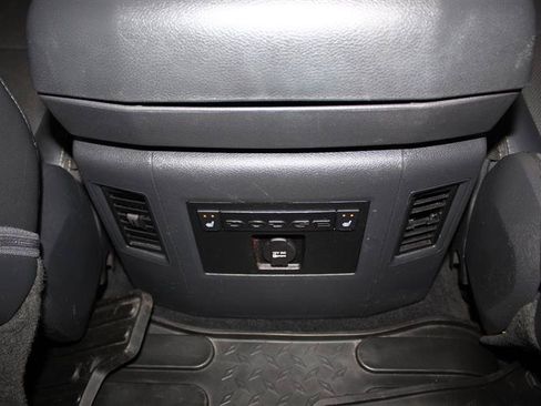 Used 2012 RAM 1500 Laramie AWD/4WD image 23