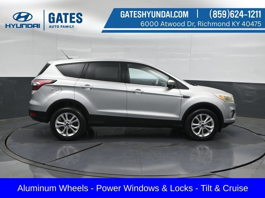 Used 2017 Ford Escape SE AWD/4WD image 3