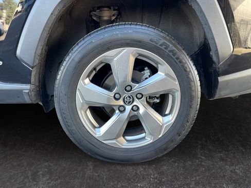 Used 2021 Toyota RAV4 Limited image 14