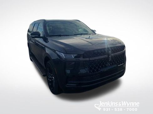 New 2026 Lincoln Navigator L Reserve w/ Jet Appearance Package AWD/4WD image 4