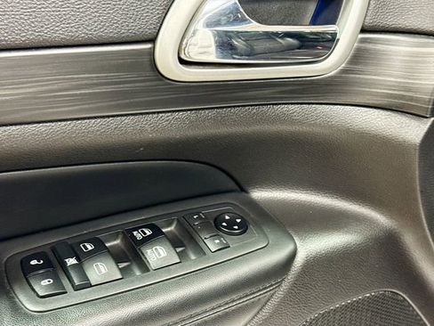 Used 2019 Jeep Grand Cherokee Altitude image 20