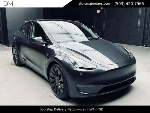 Used 2024 Tesla Model Y Performance AWD/4WD image 9