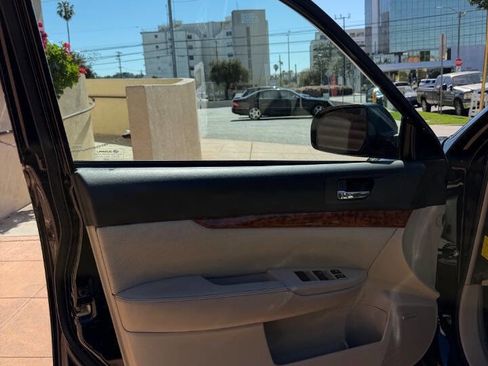 Used 2011 Subaru Outback 3.6R Limited image 21