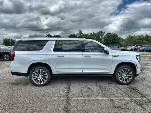 New 2026 GMC Yukon XL Denali w/ Denali Reserve Package image 10