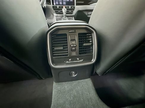 Certified 2026 Porsche Macan AWD/4WD image 34