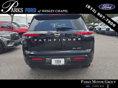 Used 2023 Nissan Pathfinder SL AWD/4WD image 6