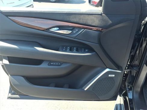 Used 2015 Cadillac Escalade Luxury image 13