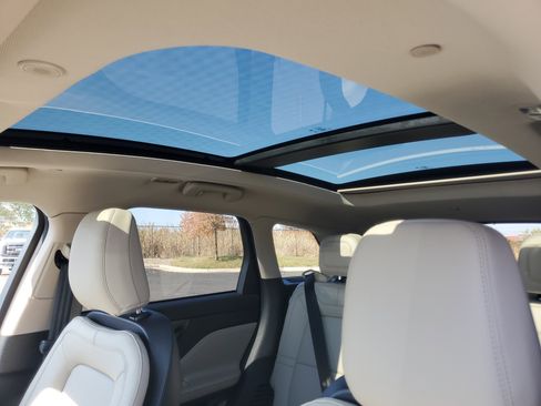 New 2026 Lincoln Corsair Premiere image 11