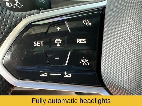 Used 2023 Volkswagen Tiguan SE R-Line image 25