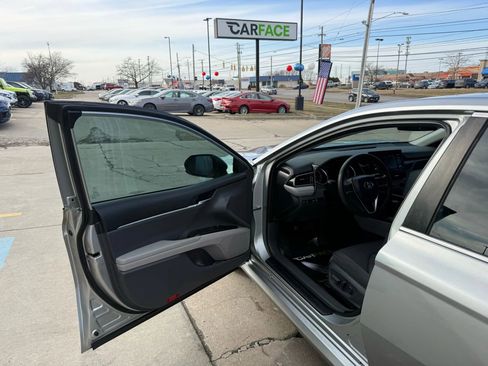 Used 2021 Toyota Camry LE image 17
