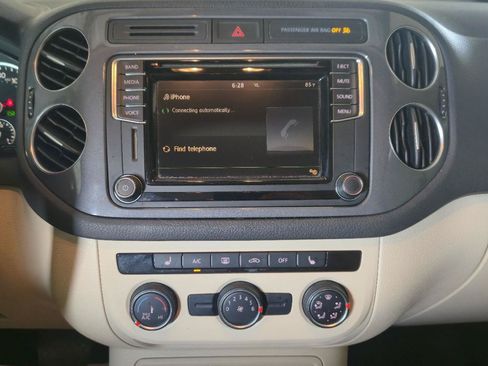 Used 2017 Volkswagen Tiguan S FWD image 18