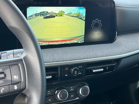 Certified 2025 Nissan Kicks SV image 23