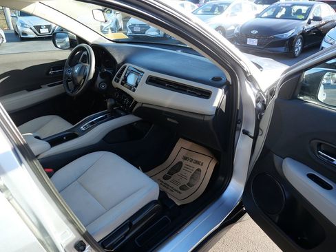 Used 2021 Honda HR-V LX image 15