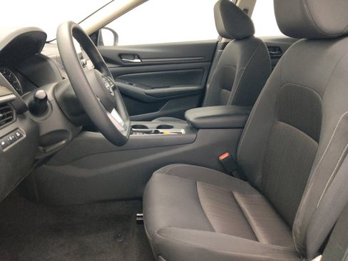 Used 2025 Nissan Altima 2.5 SV FWD image 17
