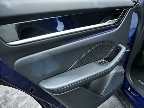 Used 2025 Porsche Macan 4 Electric image 14