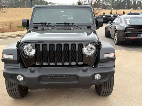 Used 2022 Jeep Wrangler Sport S image 3