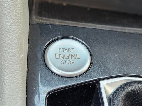 Used 2023 Volkswagen Tiguan SE image 25