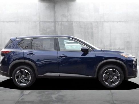 Certified 2025 Nissan Rogue SV image 5
