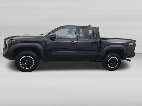 Used 2025 Toyota Tacoma TRD Off-Road AWD/4WD image 9