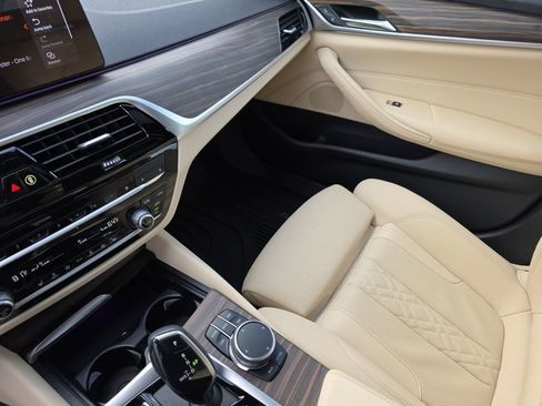 Used 2023 BMW 530i xDrive w/ Convenience Package image 31