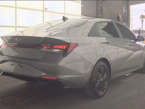 Used 2023 Hyundai Elantra SEL FWD image 5