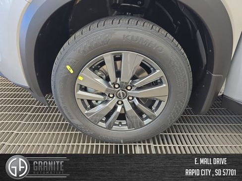 New 2025 Nissan Pathfinder SV image 26