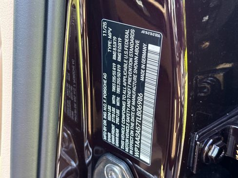 New 2026 Porsche Macan image 32